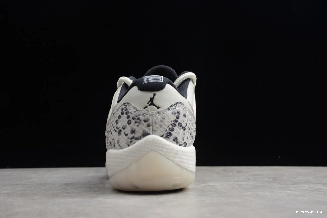 Air Low Light Jordan Bone Snake SE 11 CD6846-002 0812